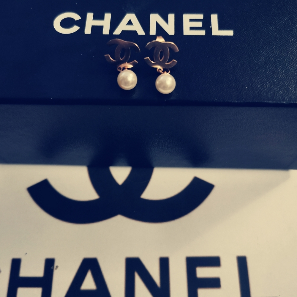 🎄✅ Repurposed chanel zipper pulls 😊